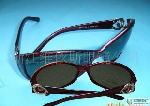 热销新款太阳镜 特优镜片，抗紫外线，舒适耐用